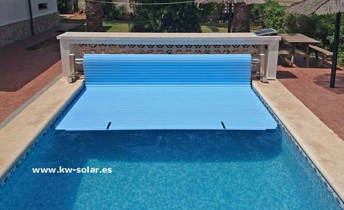 Swimming pool cover with blue slats in Spain