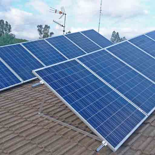 Placas solares fotovoltaicas para generar electricidad